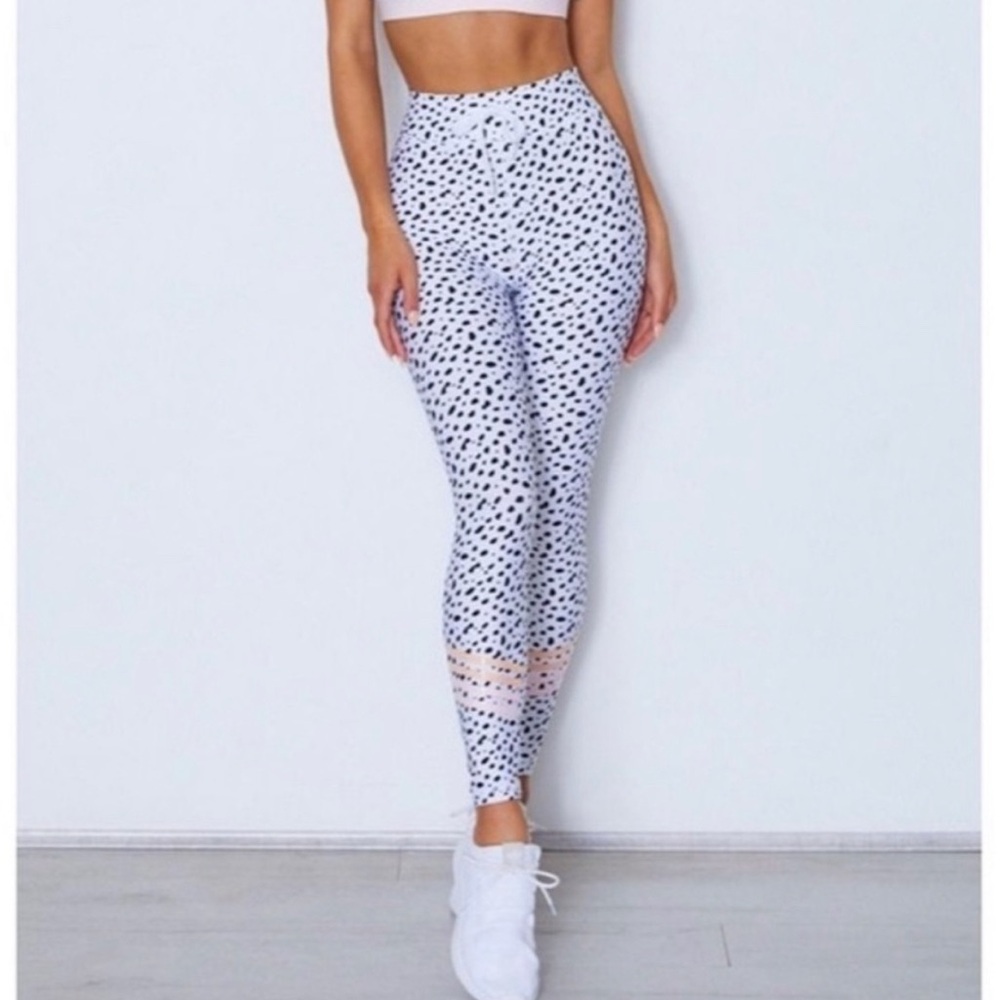 White fox boutique active WFA x Sarah Day white and black speckled leggings Xs
